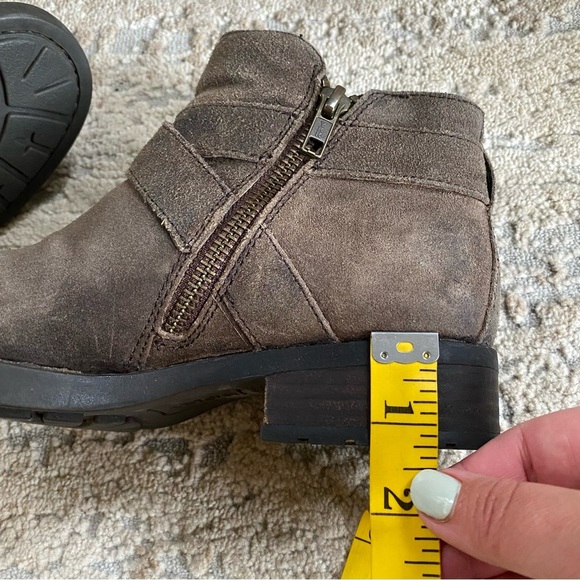 Born Trinculo Boots Ankle Booties Gray Taupe Suede Buckle Strap Detail: 5M - Picture 11 of 14